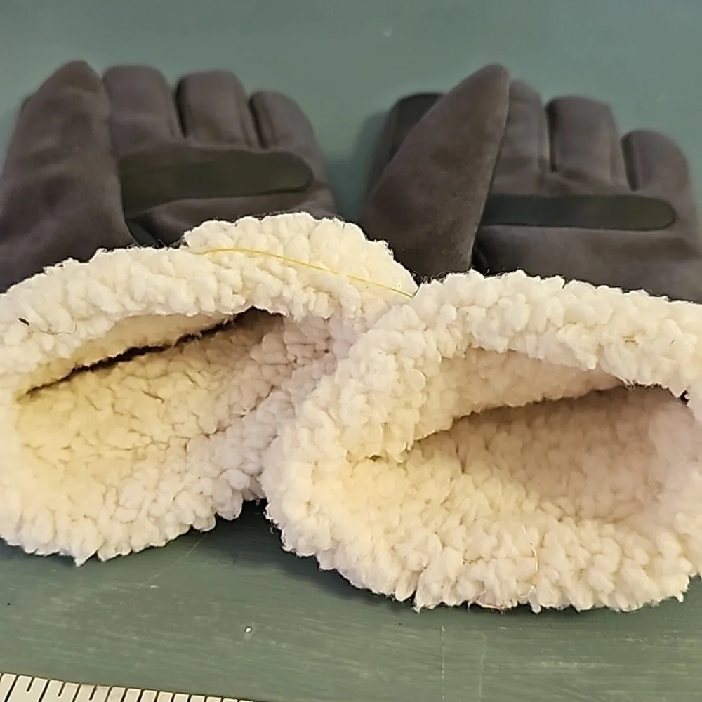Isotoner women's wrist smart dri microsuede winter gloves. NWOT. Size large Gray - Picture 4 of 8